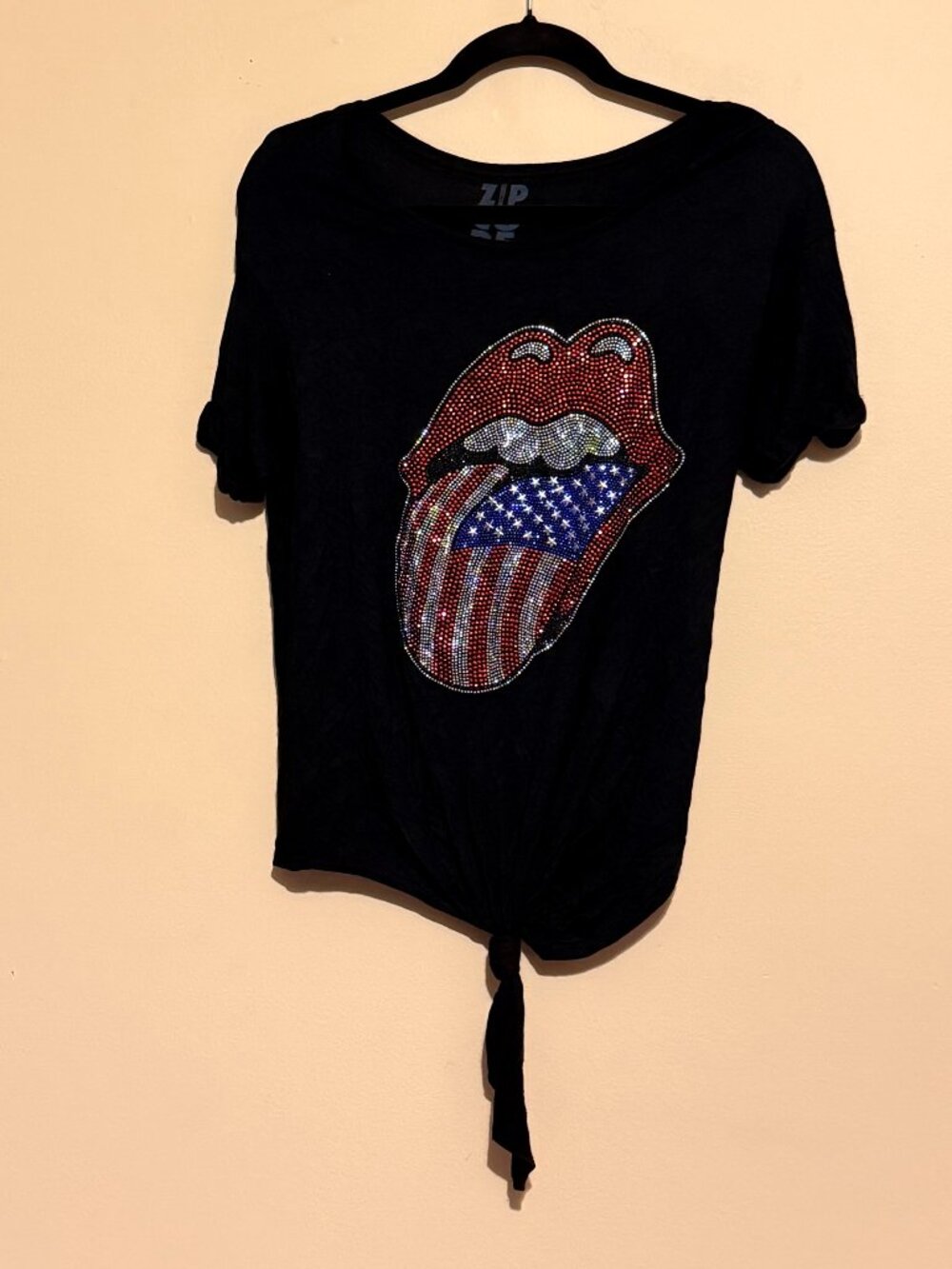 Zip Code Rolling Stones Lips USA Flag Rhinestone Tie Accent Shirt Women's Size L